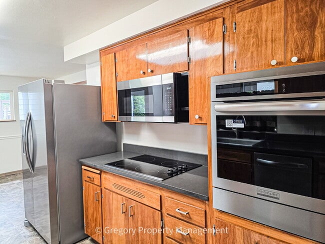 Building Photo - 4908 Dogwood Dr