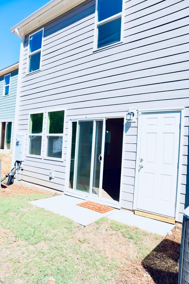 Building Photo - 400 Hacksaw Trl