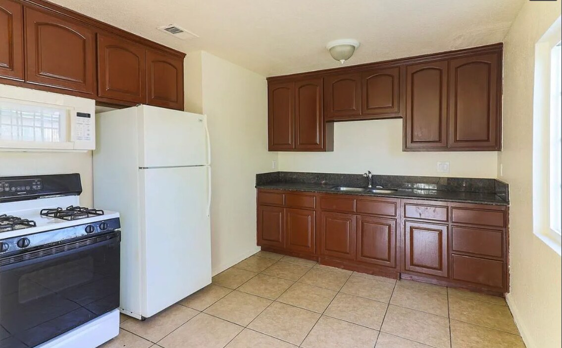 Building Photo - 1046 N Clifford Ave