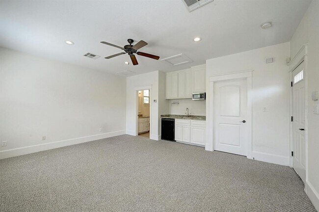 Building Photo - 2517 Winsted Ln