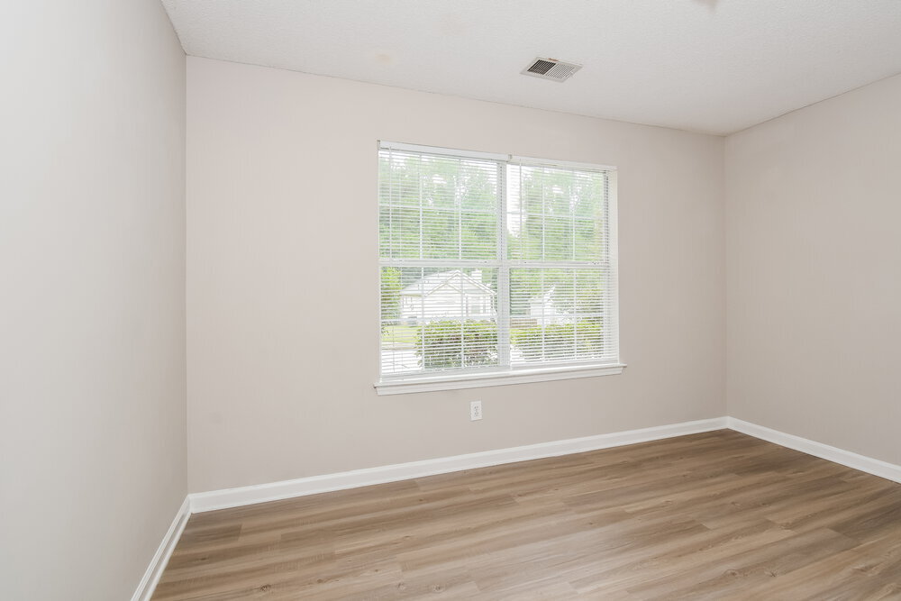 Building Photo - 1560 Wembley Dr