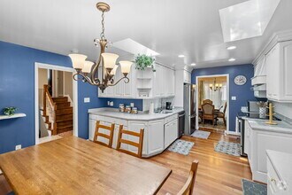 Building Photo - Gorgeous Central Single Family in Heart of...