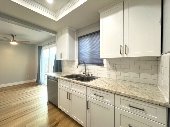 Building Photo - 1708 E Fairfield Ct