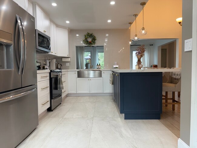 Building Photo - 14415 SW 142nd Ct