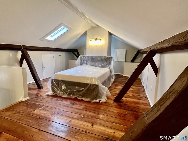 Building Photo - 435 Foxon Rd