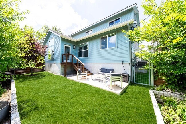 Building Photo - 301 W Stassney Ln