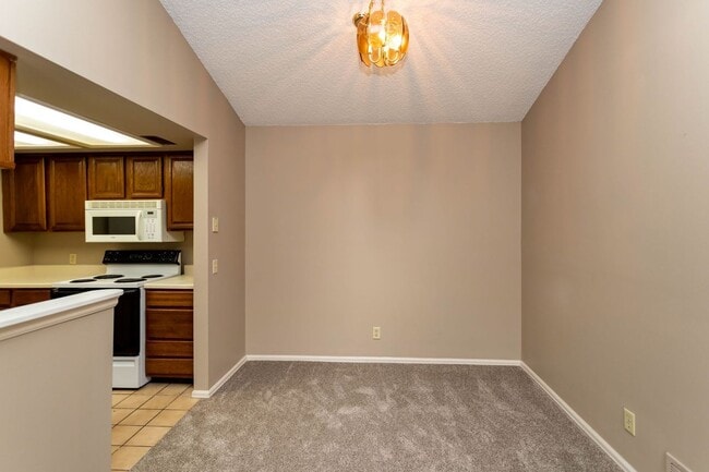 Building Photo - Cozy 2-Bed Condo with Fireplace, Garage & Pool Access Near Shopping!
