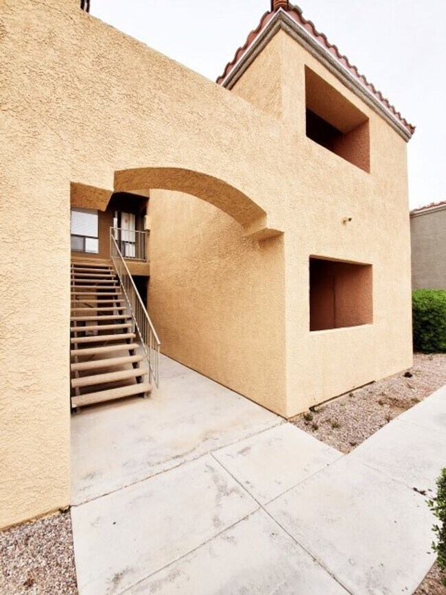 Building Photo - BEAUTIFUL 1 BEDROOM IN DESERT SHORES!
