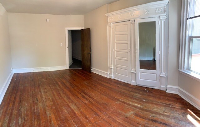 Building Photo - 332 S 43rd St