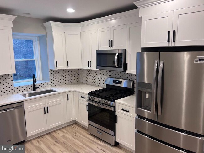 Building Photo - 137 Vassar St