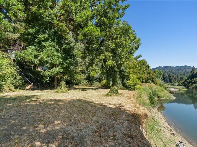 Building Photo - 14975 River Rd