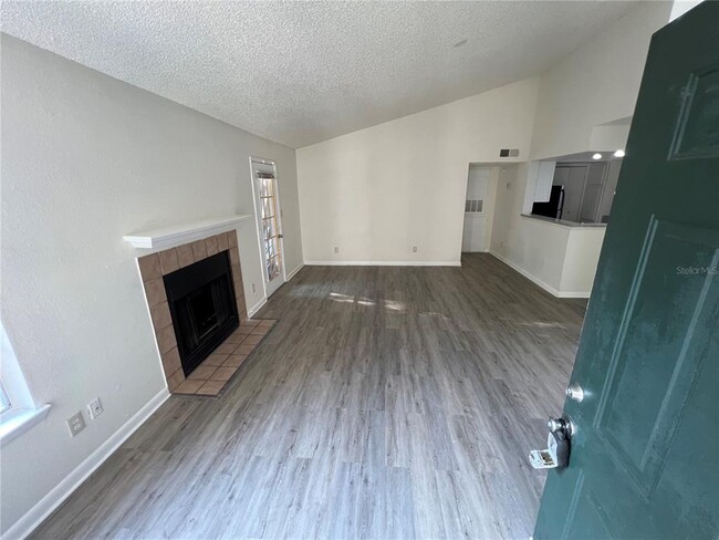 Building Photo - 4200 Thornbriar Ln