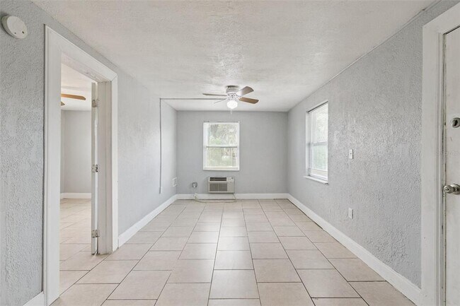 Building Photo - 320 Dummitt Ave