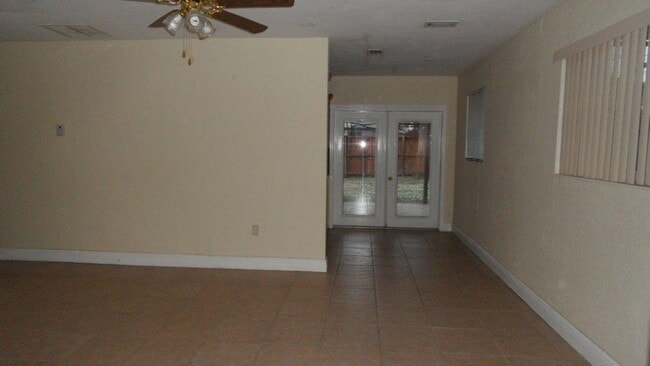 Building Photo - 700 N 70th Ave