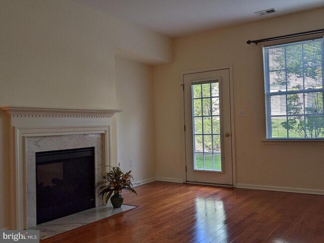 Building Photo - 252 Brinley Dr