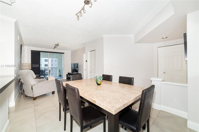 Building Photo - 17100 N Bay Rd