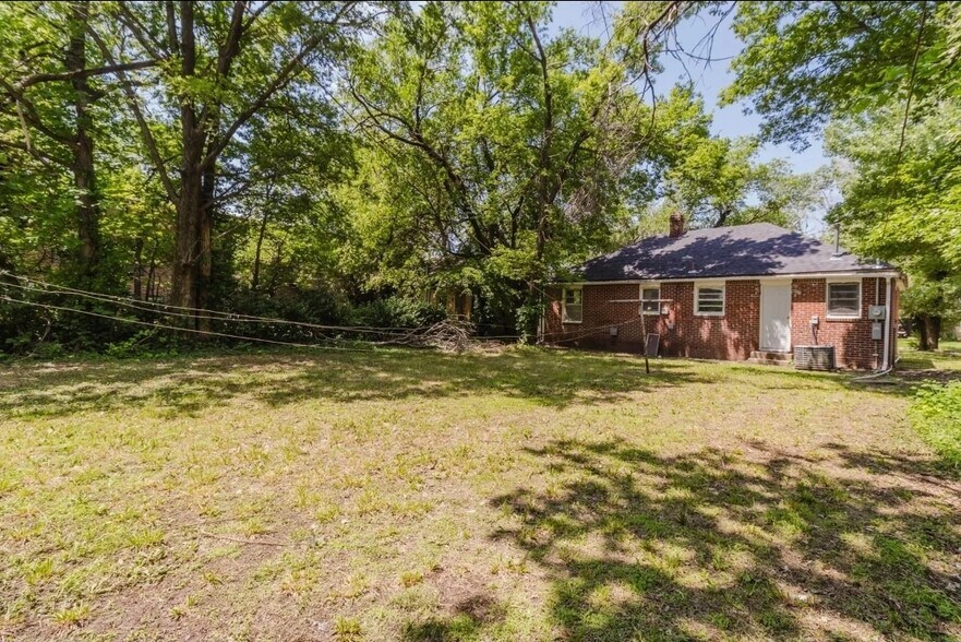 Building Photo - 1018 N Volutsia Ave
