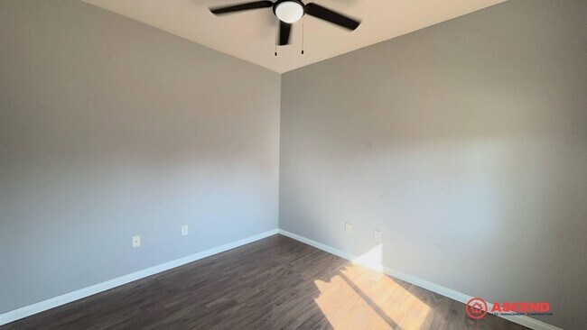 Building Photo - Cute Home In East Bakersfield!