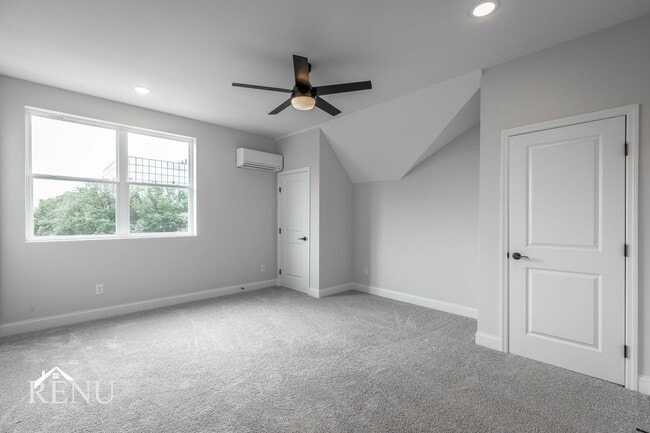 Building Photo - 5675 Sofias Cir