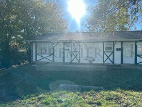 Building Photo - 6111 E 153rd St #B, Grandview, MO 64030 2B 1B - rent $895 / Move in ready/