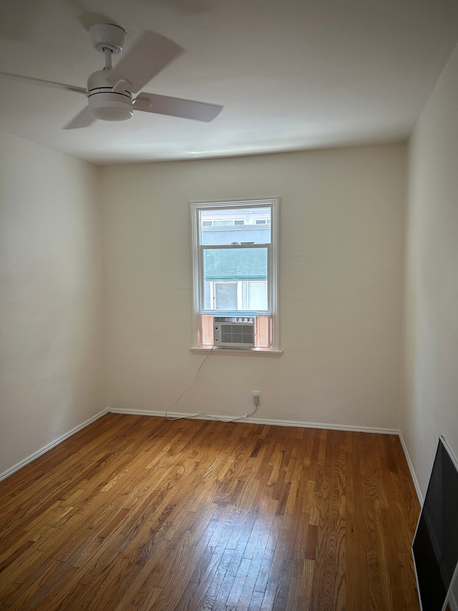 Building Photo - 9828 Vidor Dr