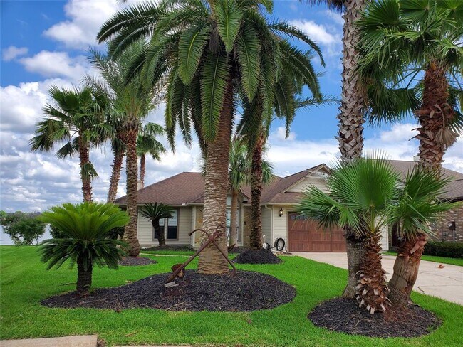 Building Photo - 12628 Pelican Blvd