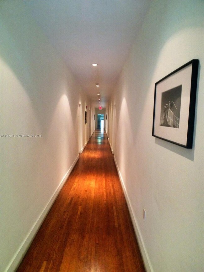 Building Photo - 1751 James Ave