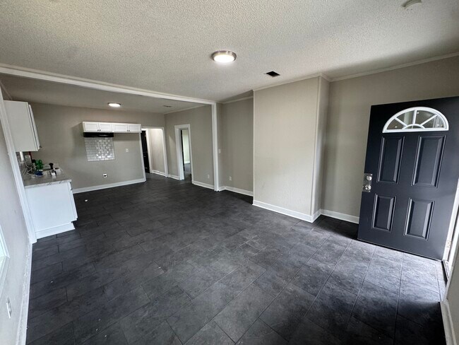 Building Photo - 2760 Lola Ave