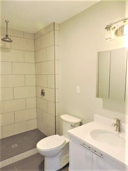 Building Photo - 9 Elmer St