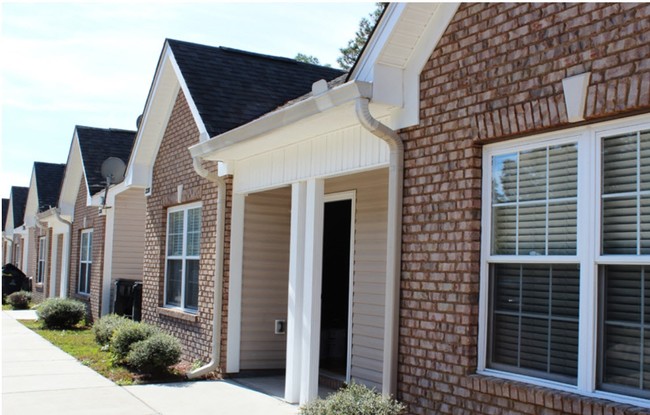 Building Photo - Cedarbrook Court