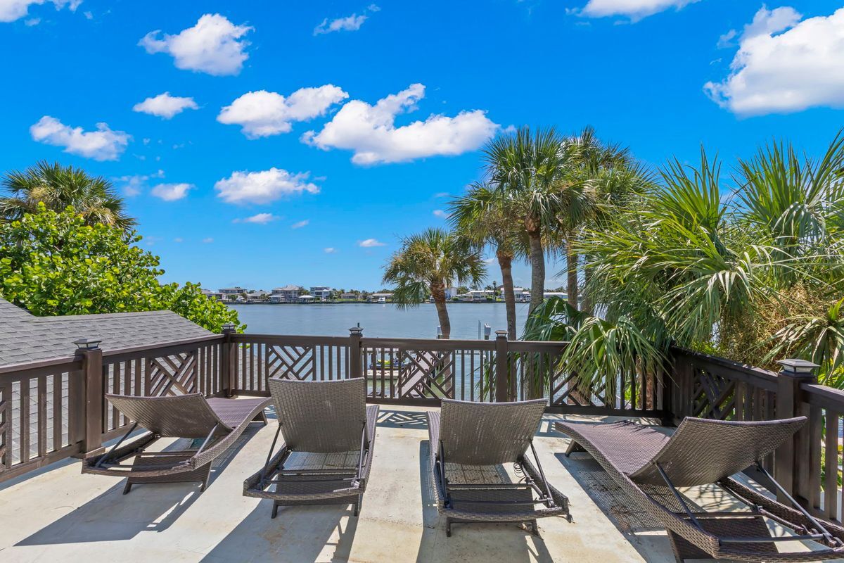 Building Photo - 819 Bay Esplanade