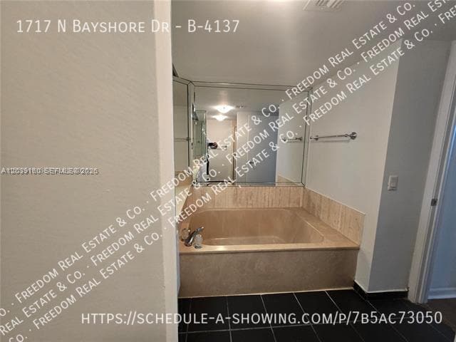 Building Photo - 1717 N Bayshore Dr