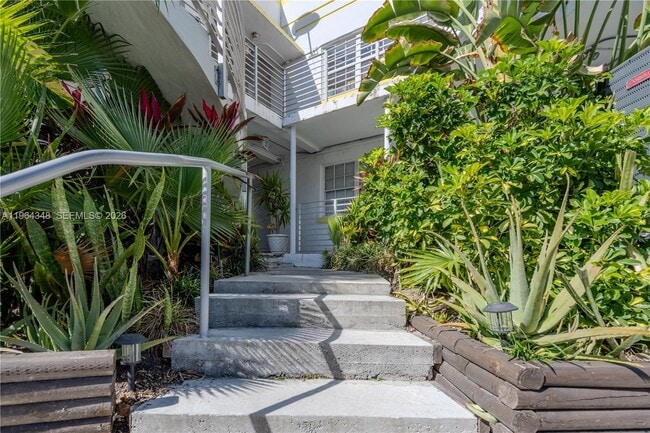 Building Photo - 2383 Flamingo Dr