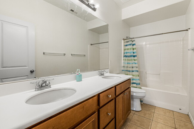 Building Photo - 2234 Capistrano Way