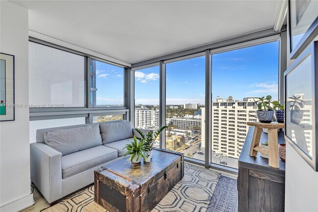 Building Photo - 2655 Collins Ave