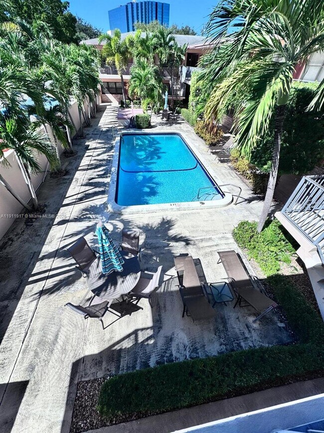 Building Photo - 2451 NE 49th St