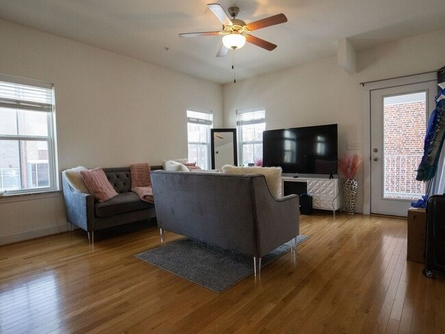 Building Photo - 11905 Centre St