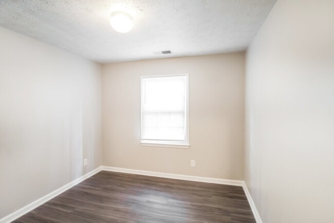 Building Photo - 2918 High Brook Way SE