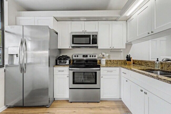 Building Photo - 1518 Whitehall Dr