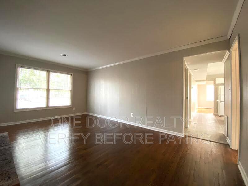Building Photo - 115 King Henry Way