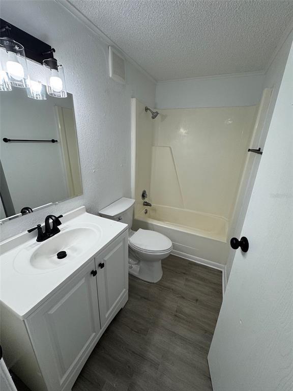 Building Photo - 420 Mills St