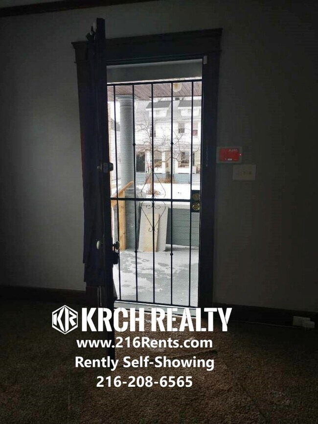 Building Photo - Available Now! Remodeled 3 Bed 1 bath home!