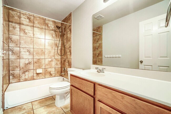 Building Photo - First time rental! Large home!