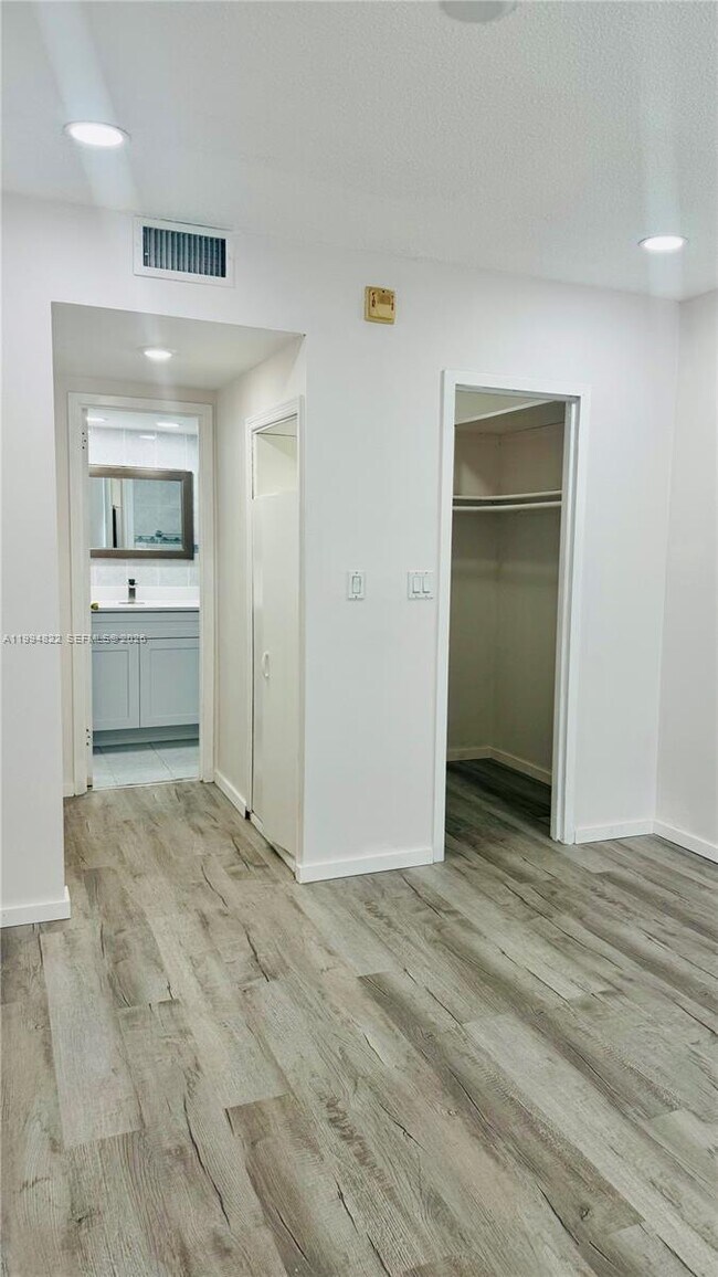 Building Photo - 17570 Atlantic Blvd