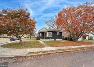 Building Photo - 646 Willow St