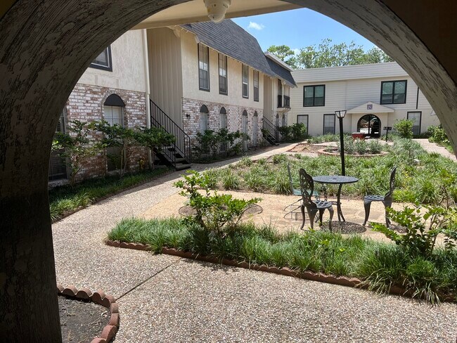 Building Photo - 1275 Witte Rd