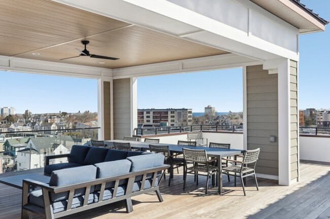 Building Photo - The Willow at Long Branch