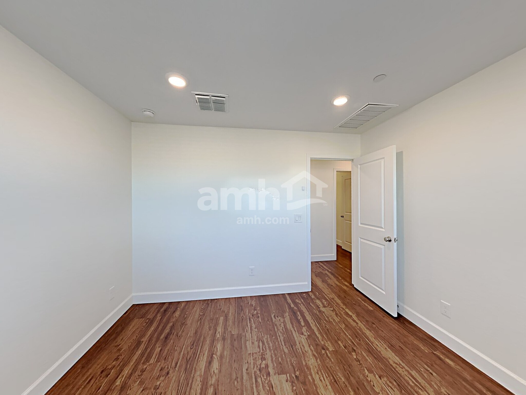 Building Photo - 5919 W Columbine Dr