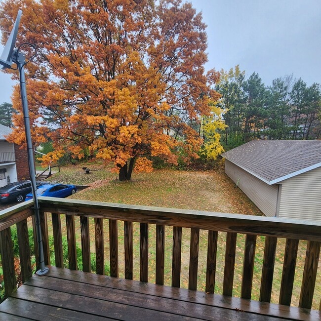 Building Photo - 3218 Oak Knoll Dr