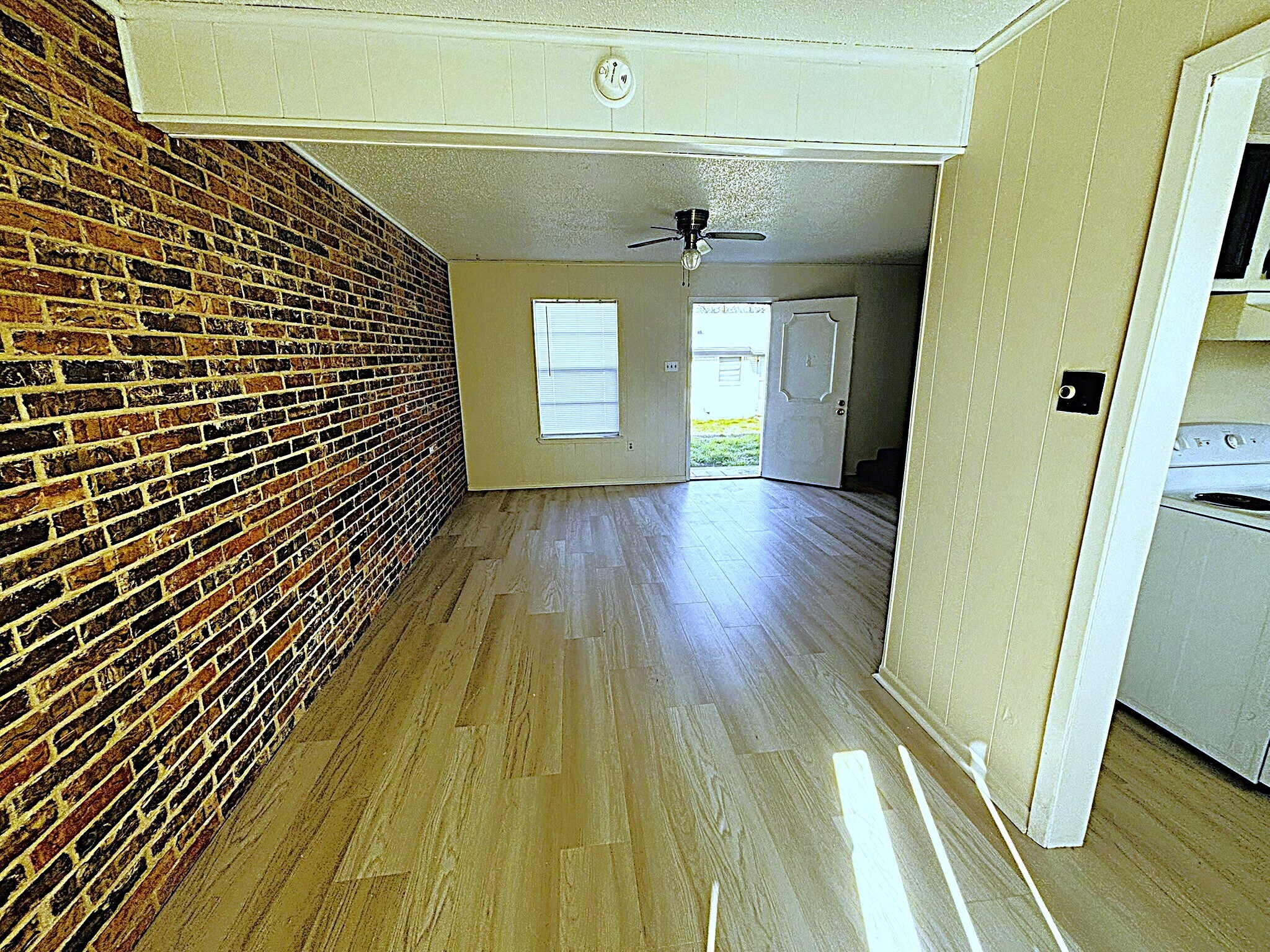 Building Photo - 402 S 2nd St